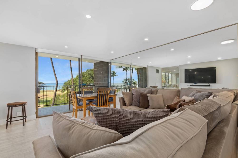 living room of vacation rental in Maui