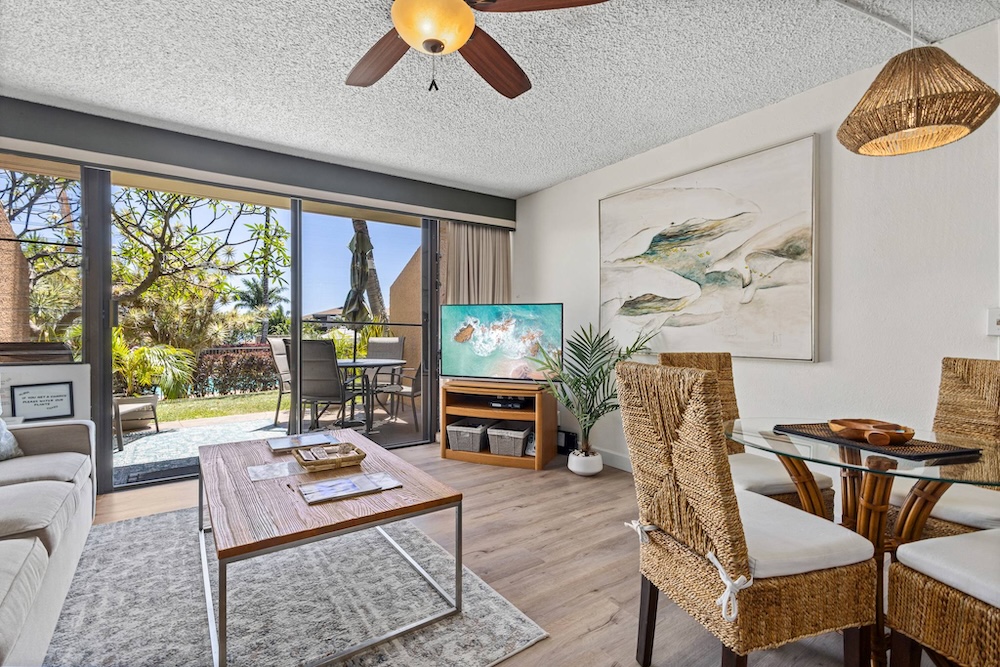 The living room of Maui Vista 3111.